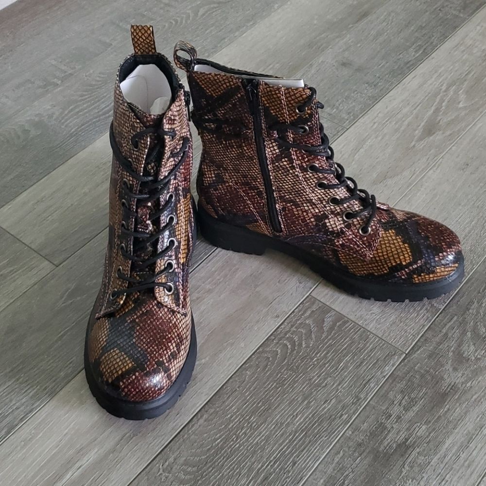 8.5 WOMEN'S FAUX SNAKE SKIN COMBAT BOOTS
